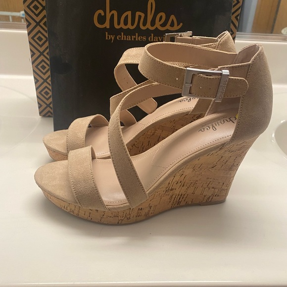 Charles by Charles David Leanna nude microsuede wedge - Picture 3 of 3